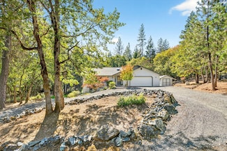 250 Cambridge Dr, Grants Pass, OR 97526