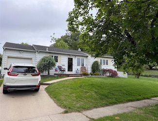 17 Gerhard Rd, Plainview, NY 11803