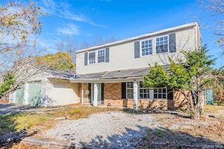 25 Crater Lake Dr, Coram, NY 11727