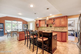 21 Devon Dr, Manalapan, NJ 07726