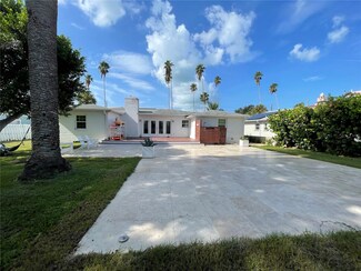 3411 E de Bazan Ave, Saint Pete Beach, FL 33706