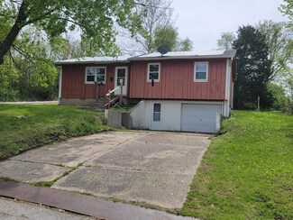 906 E 4th St, Carrollton, MO 64633