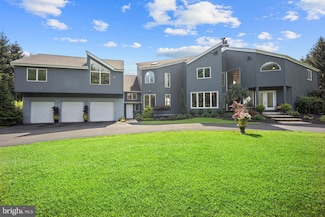 215 E Dark Hollow Rd, Pipersville, PA 18947