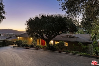 702 Cavanagh Rd, Glendale, CA 91207