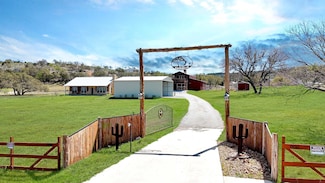 800 Quarter Horse Cir, Kingsland, TX 78639
