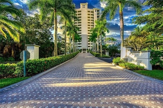 425 Cove Tower Dr Unit 304, Naples, FL 34110