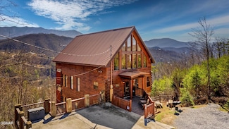 204 W Pinnacle Dr, Gatlinburg, TN 37738