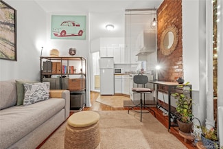 204 W 10th St Unit 7, New York, NY 10014