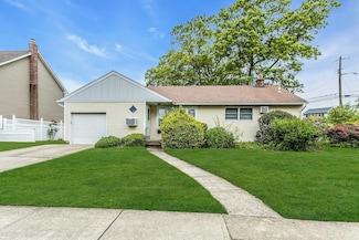 260 Cartwright Blvd, Massapequa Park, NY 11762