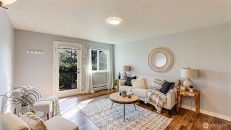 4111 Whitman Ave N Unit 204, Seattle, WA 98103