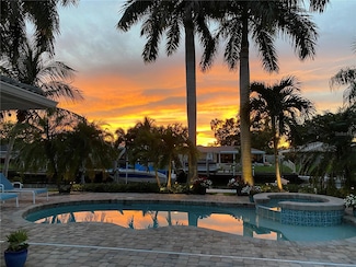 6332 Tanglewood Dr NE, Saint Petersburg, FL 33702