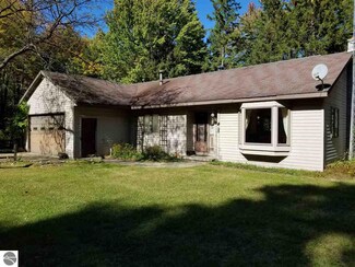 1476 S M-37, Harrietta, MI 49638