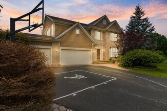 2381 Sarazen Dr, Vernon Hills, IL 60061