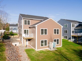 17 Trail's Edge Common, Peterborough, NH 03458