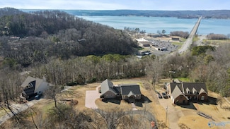 1709 Winston St, Guntersville, AL 35976