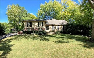 5703 Sheridan Dr, Fairway, KS 66205