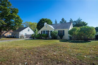 26 Lancaster Ave, Warwick, RI 02886