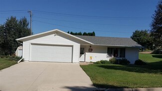 109 Hollywood Blvd, West Union, IA 52175