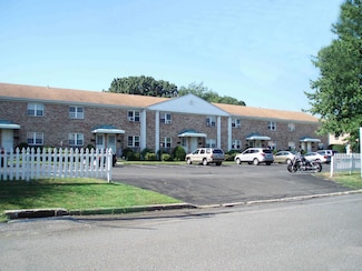 62 Lindstrom Rd, Stamford, CT 06902