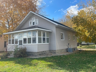 120 N Main St, Pine Island, MN 55963