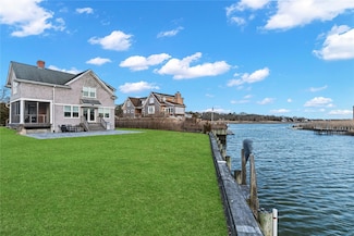 8 Hyler Dr, Hampton Bays, NY 11946