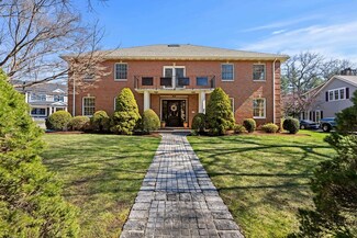 124 Lauricella Ln, Waltham, MA 02452