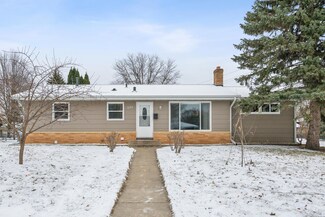1097 Jackson St S, Shakopee, MN 55379