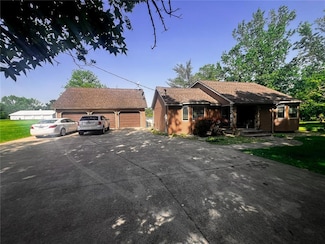 440 Mitchellsville Rd, Carrier Mills, IL 62917