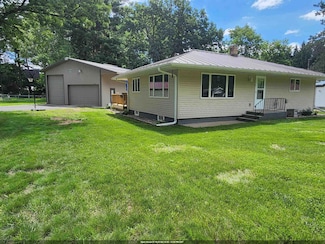 E1761 Amy St, Waupaca, WI 54981