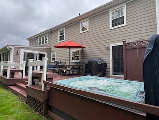 17 Meadowbrook Dr, Barrington, RI 02806