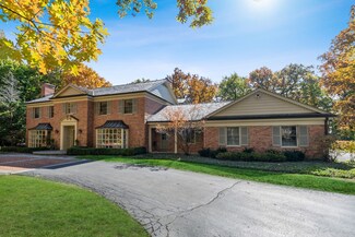 511 Cambridge Rd, Lake Bluff, IL 60044