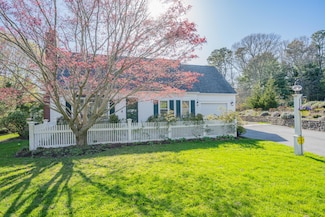 59 Robbins St, Osterville, MA 02655