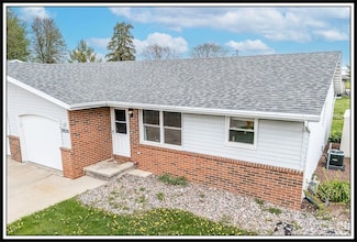 2020 N Peter Ln, Little Chute, WI 54140