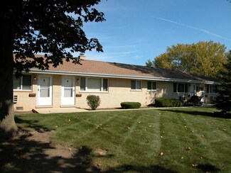 226 Walter Dr, Roselle, IL 60172