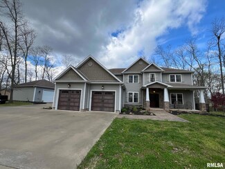 1915 S 27th St, Herrin, IL 62948