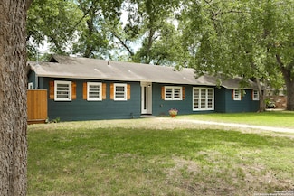 621 Hackberry St, Seguin, TX 78155