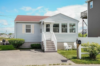 8 Red Coat Ln, Hampton, NH 03842