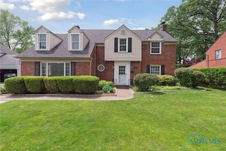 2829 Pembroke Rd, Ottawa Hills, OH 43606