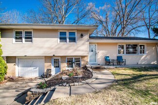 2913 W Westport Rd, Peoria, IL 61615