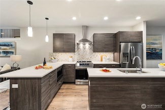 9241 16th Ave SW, Seattle, WA 98106
