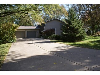 708 7th Ave NW, Mount Vernon, IA 52314