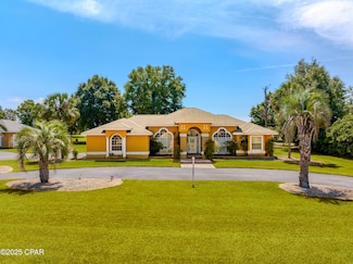 5239 Oak Dr, Marianna, FL 32446
