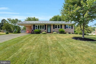 1250 Marvern Dr W, Chambersburg, PA 17202