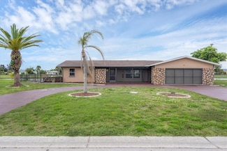 76 Caddy Rd, Rotonda West, FL 33947