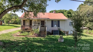 1806 18th St NE, Hickory, NC 28601