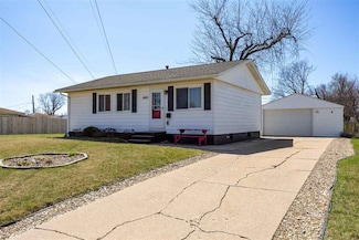 4965 Kesler Rd NW, Cedar Rapids, IA 52405