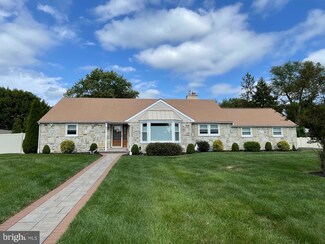399 Lawrence Rd, Huntingdon Valley, PA 19006