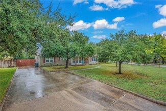 1705 Woodland Dr, Bryan, TX 77802