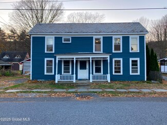 14 Academy St Unit . B, Cambridge, NY 12816