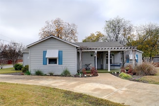 736 E Wall St, Grapevine, TX 76051